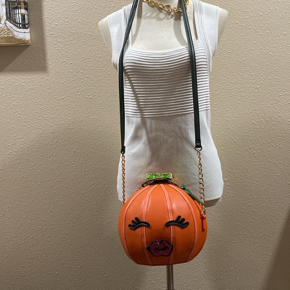 Betsy Johnson limited edition pumpkin 🎃 purse NWOT 🔥🔥 - Picture 7 of 8